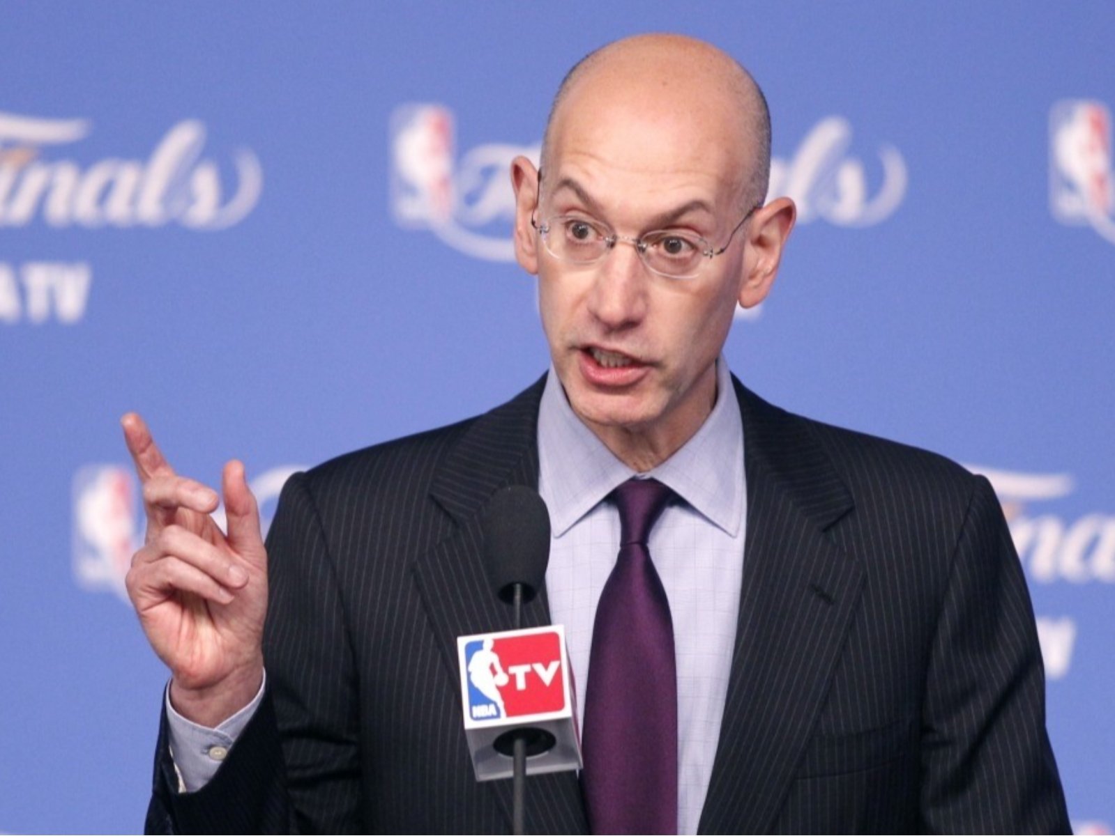 NBA／Kawhi Leonard 陰陽合約爭議持續延燒！聯盟主席 Adam Silver 首度回應了！