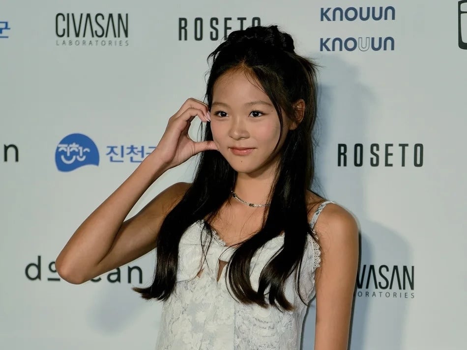 《超人回來了》GD 曾帶的小孩秋小愛近況曝光！14 歲身高 174 高挑比例引熱議！