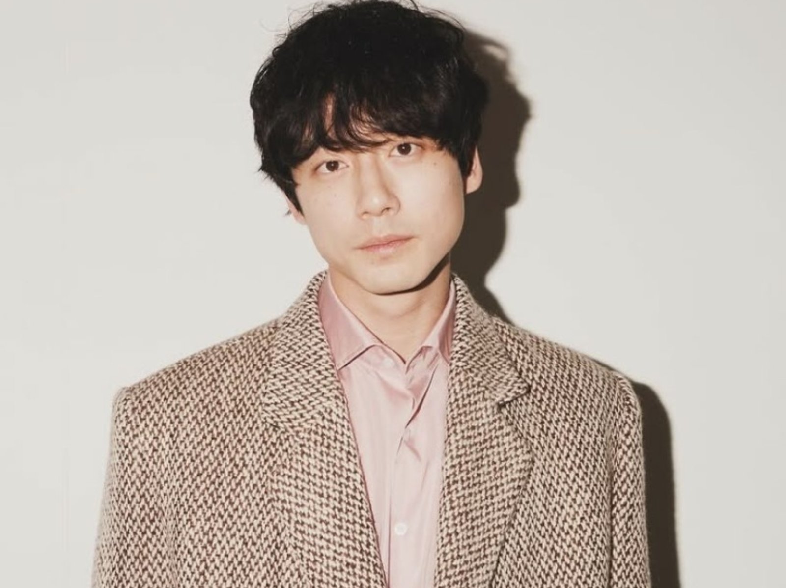 坂口健太郎 183 公分、歷任女友、戲劇作品、鹽系男神⋯揭秘 5 件事！