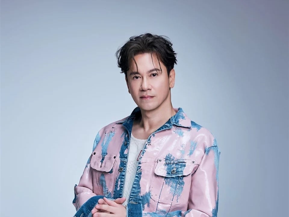 李聖傑演唱會小巨蛋消息頻傳！曬浴袍照，大秀結實胸肌引熱議！