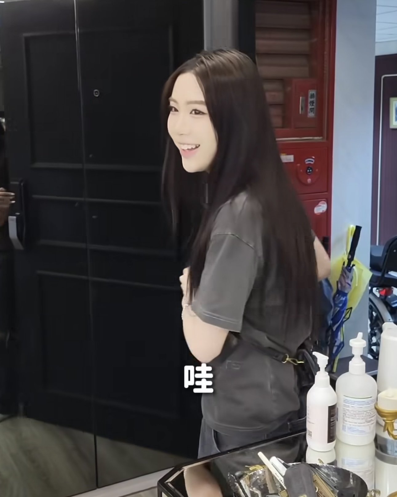 小禎女兒 Emma 18 歲顏值超高!母女同框引網讚:「女大 18 變!」