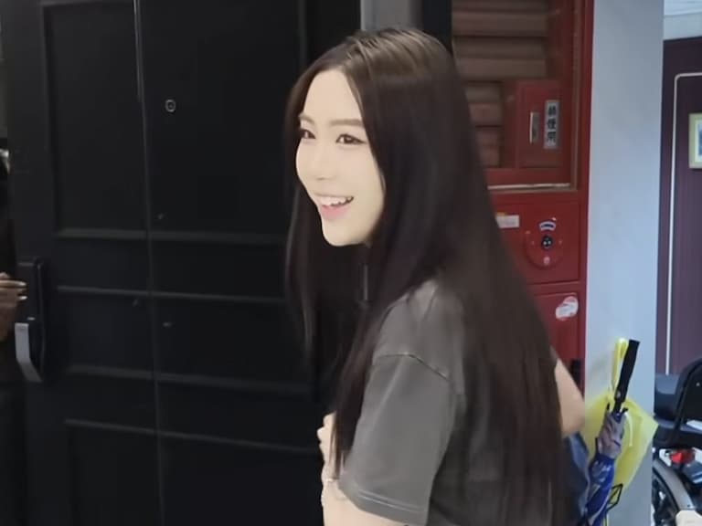 小禎女兒 Emma 18 歲顏值超高！母女同框引網讚：「女大 18 變！」