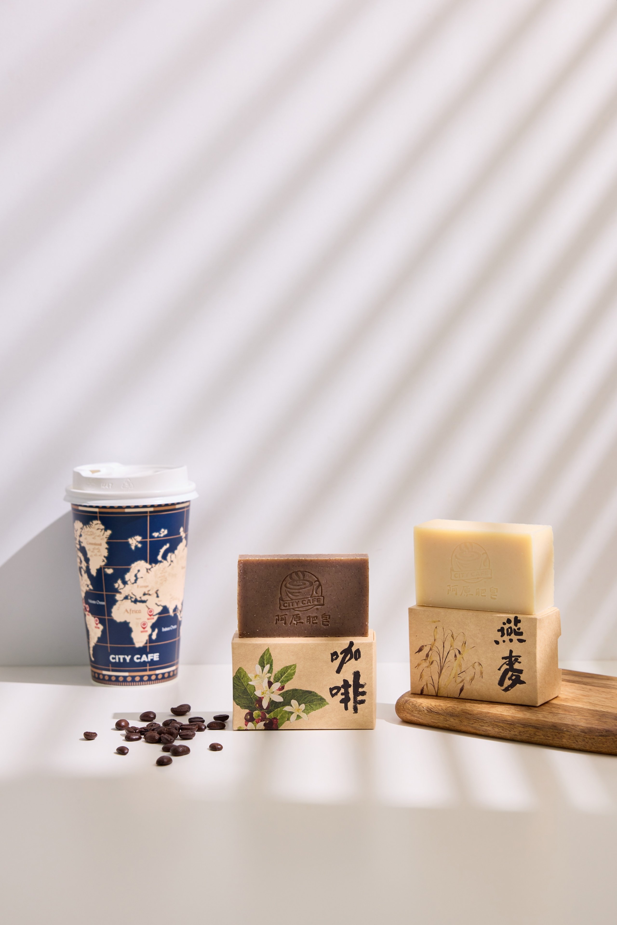 「襪！」真不一樣！續命咖啡也能變成潮流單品？！CITY CAFE 國際咖啡日推出「生活在走，咖啡要有」系列，讓喝完的咖啡再「皂」循環綠色經濟！
