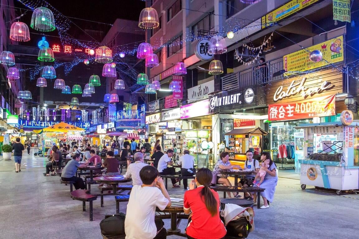 2025 熱門景點排行出爐!台中逢甲夜市進前 3 名、第一名由「這裡」強勢拿下!