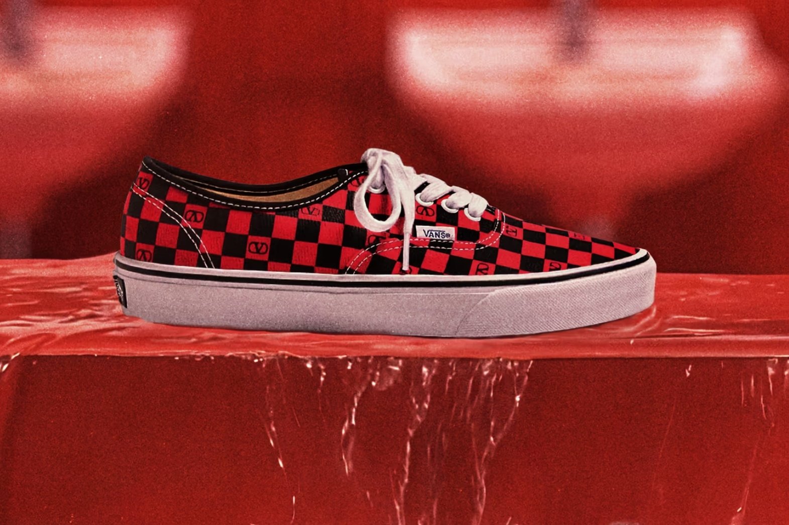 Valentino x Vans 跨界重磅聯名來襲！蔡依林新歌搶先上腳演繹、貓咪特別款可愛爆擊！