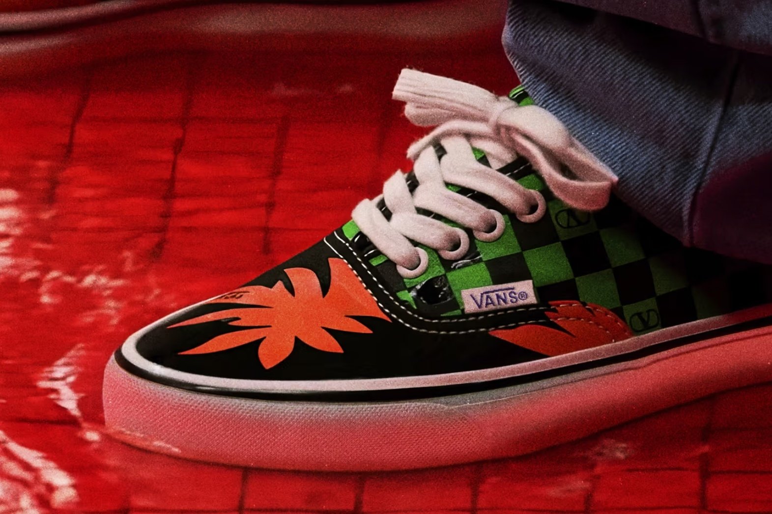 Valentino x Vans 跨界重磅聯名來襲！蔡依林新歌搶先上腳演繹、貓咪特別款可愛爆擊！