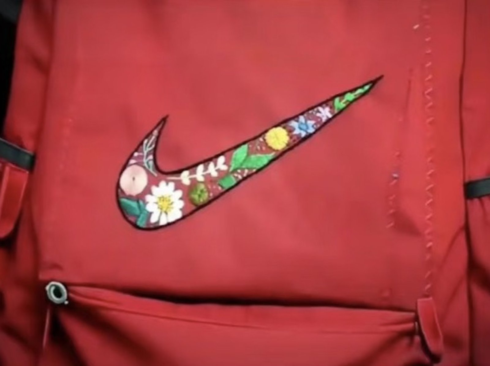 中國網友曬媽媽「手縫 Nike 包」徹底爆紅！Nike 官方暖心回應感動全網！