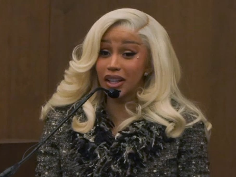 Cardi B 法庭迷因全網瘋傳！親曝打瞌睡、丟筆是真實反應自嘲：「至少這次是正面新聞！」