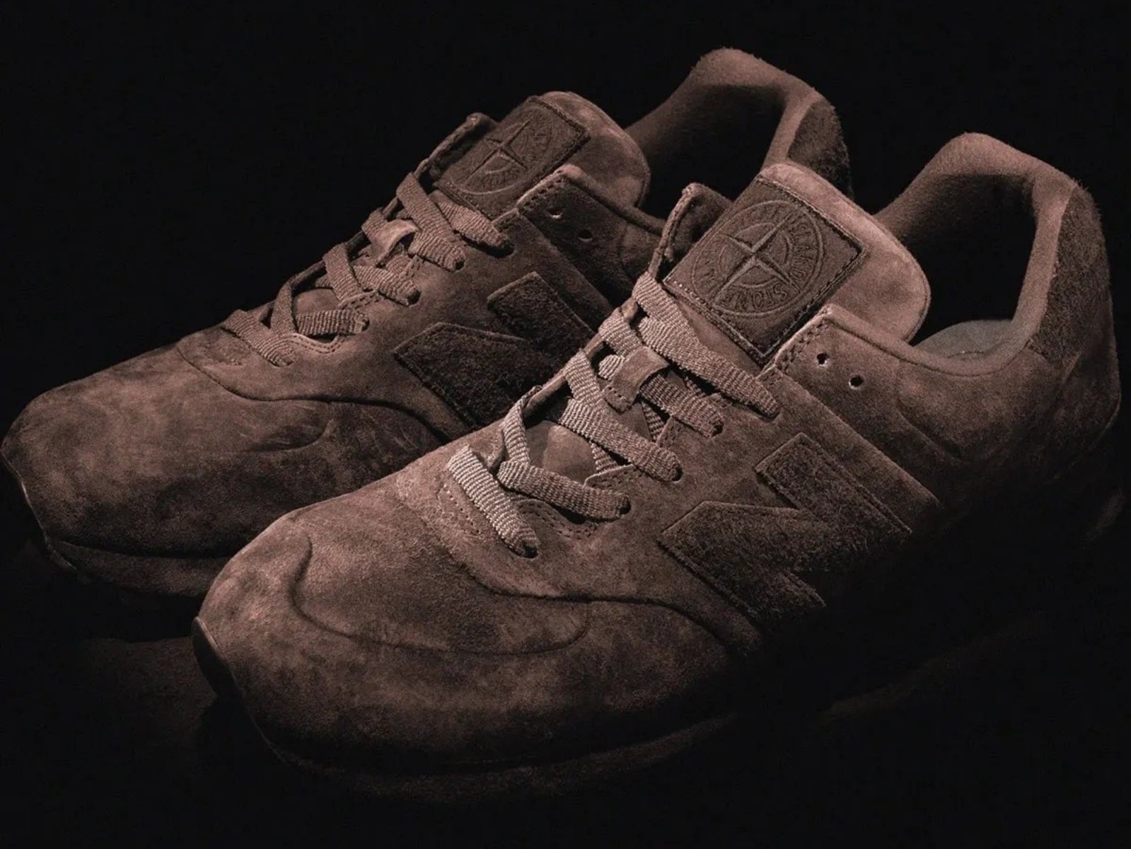 Stone Island x New Balance 574「Ghost」全新聯名釋出！高級麂皮注入島民必收！