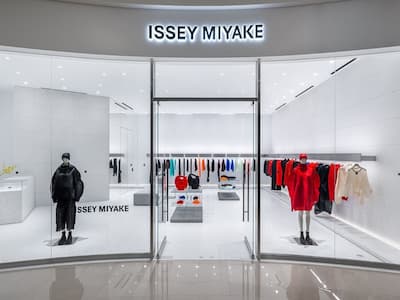 三宅一生 ISSEY MIYAKE 攜男裝支線 HOMME PLISSÉ ISSEY MIYAKE 進駐台北101，雙品牌同步開幕！