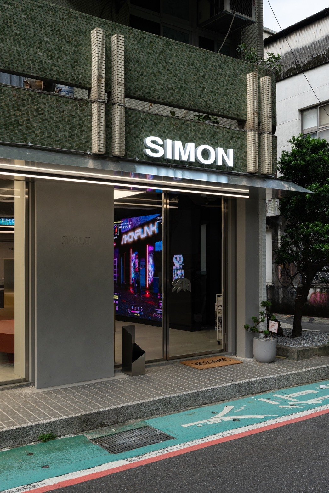 不必飛韓國 / SIMON 全新中山旗艦店開幕，原汁原味還原韓國潮流店氛圍！