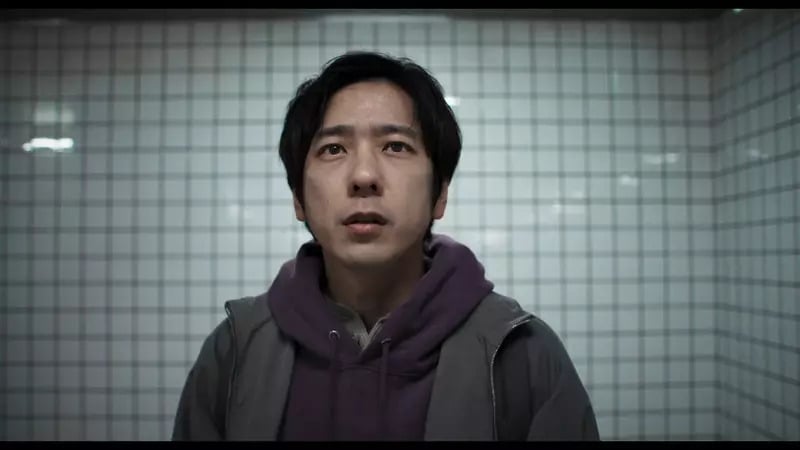 真人版電影《8 號出口》台灣將上映！驚悚遊戲改編、二宮和也主演⋯預告曝光！