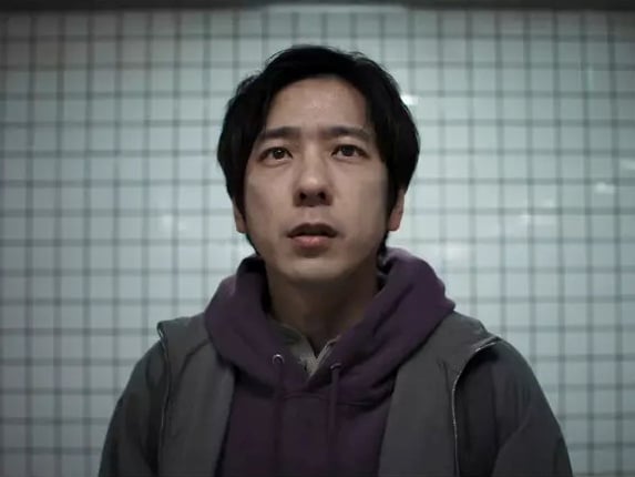 真人版電影《8 號出口》台灣將上映！驚悚遊戲改編、二宮和也主演⋯預告曝光！