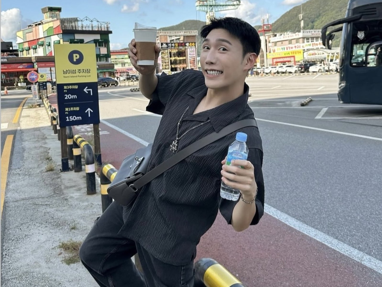 Youtuber 見習網美小吳韓國刷卡誤看價錢慘噴 26 萬！爆笑自嘲：「我是白Ｘ！」