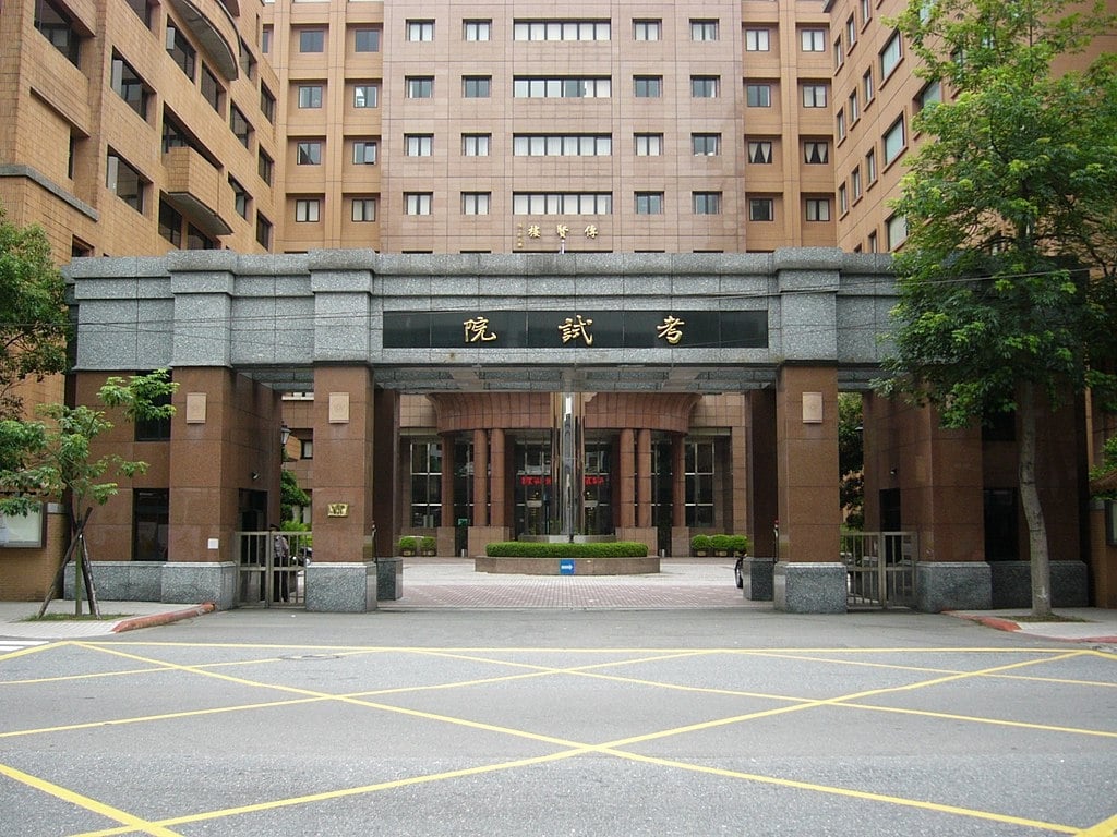 考試院通過公務員「身心調適假」！10/10 實施、每年 3 天、不需證明！