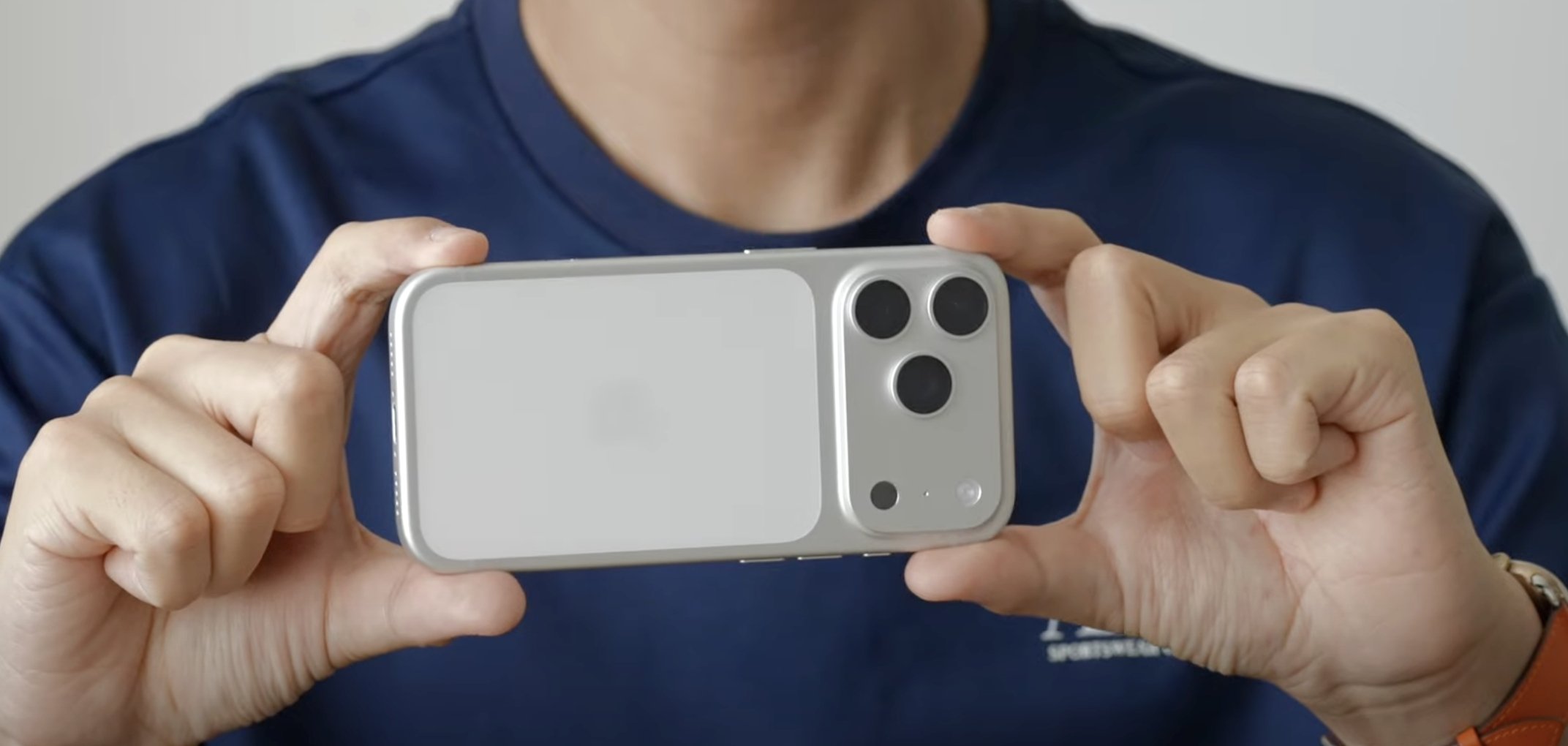 iPhone 17 Pro 銀色實機背面拼接遭批像「酸痛貼布」！果粉傻眼嘆：「想退貨！」