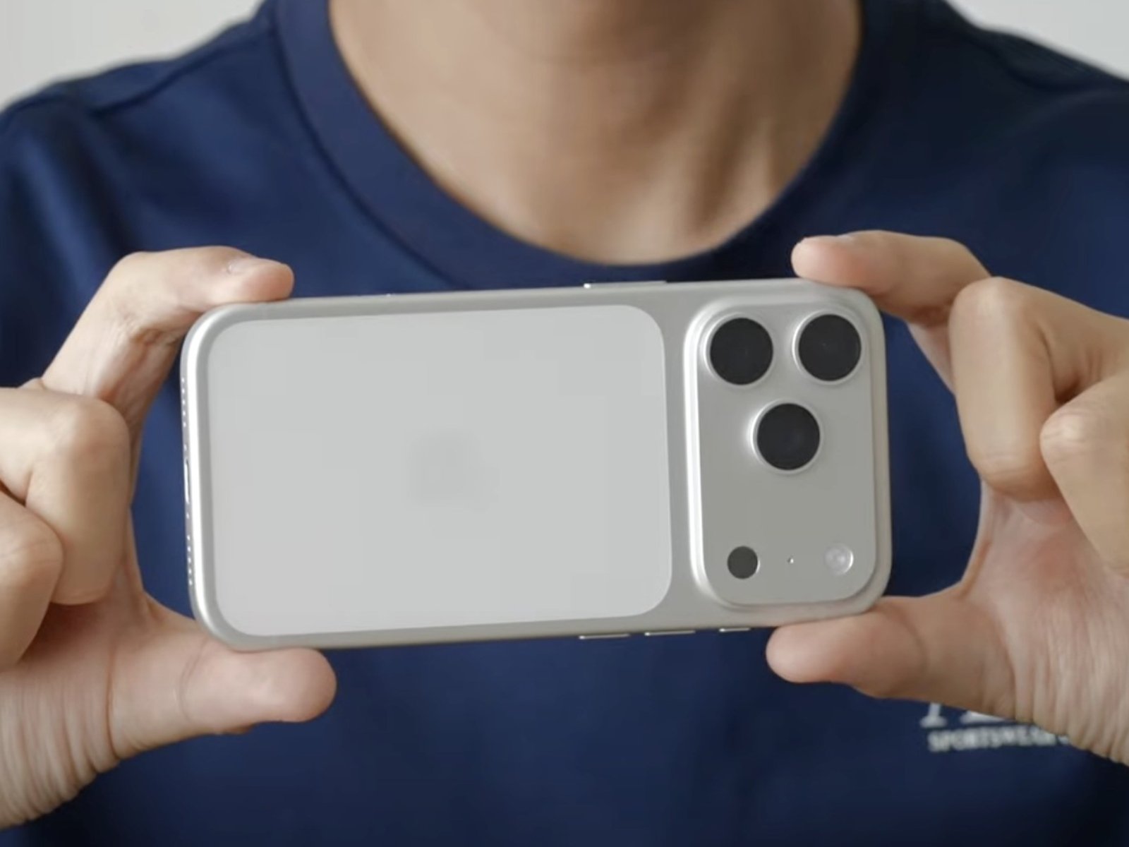 iPhone 17 Pro 銀色實機背面拼接遭批像「酸痛貼布」！果粉傻眼嘆：「想退貨！」