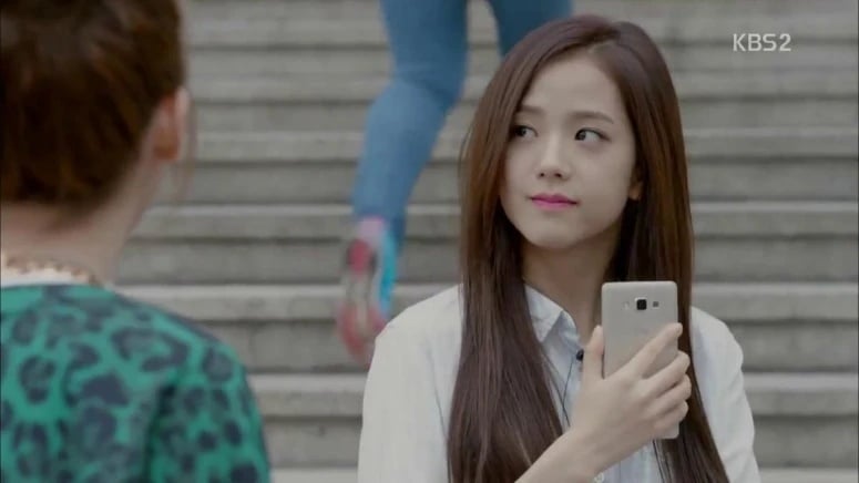 Jisoo 十年前戀綜打敗 IU 尷尬片段瘋傳！網友驚呼：「是 YG 搞的鬼！」