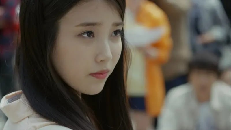 Jisoo 十年前戀綜打敗 IU 尷尬片段瘋傳！網友驚呼：「是 YG 搞的鬼！」