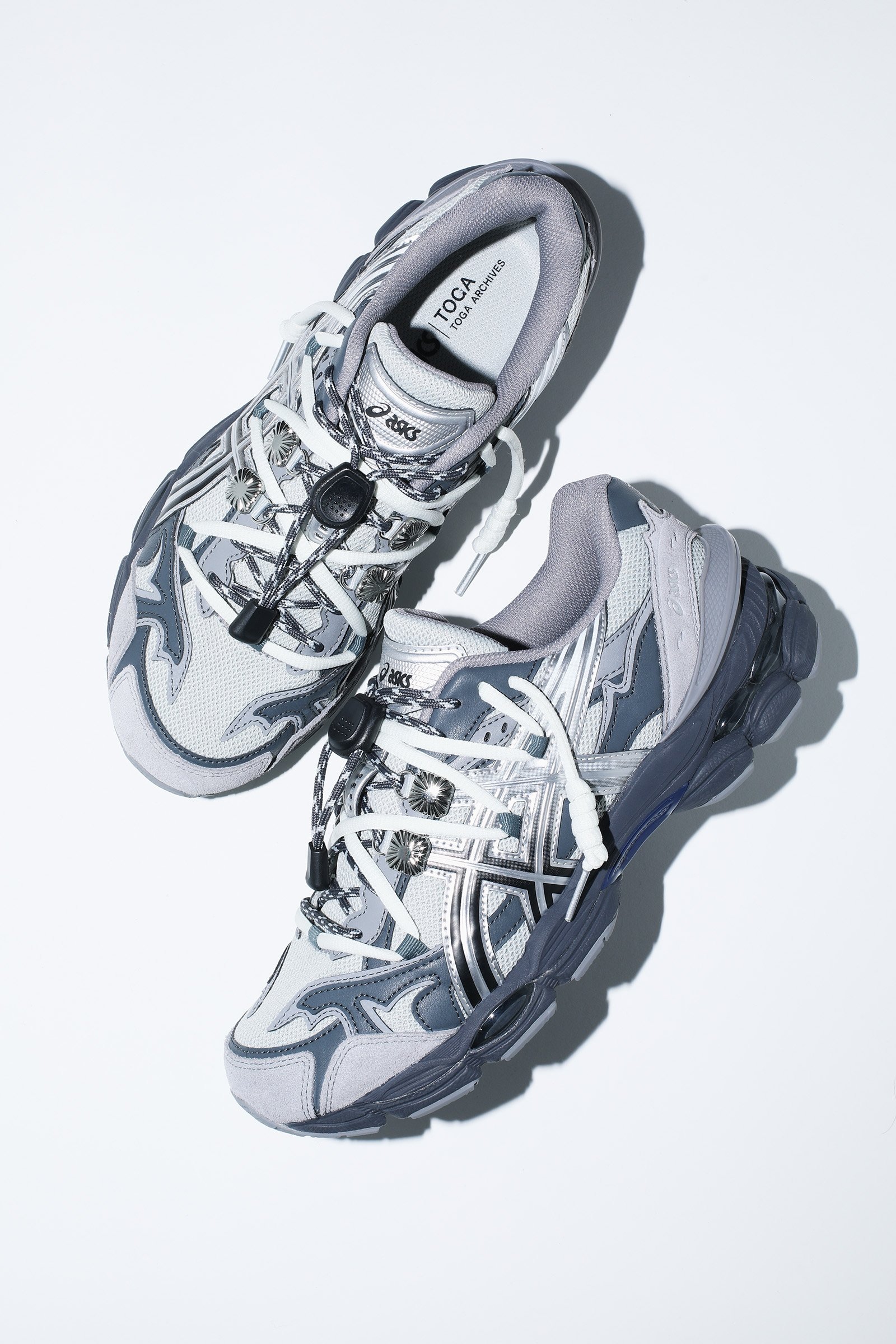 TOGA x ASICS GEL-CUMULUS 16 TG 台灣發售公開!銀色鉚釘+雙鞋帶設計香到不行!