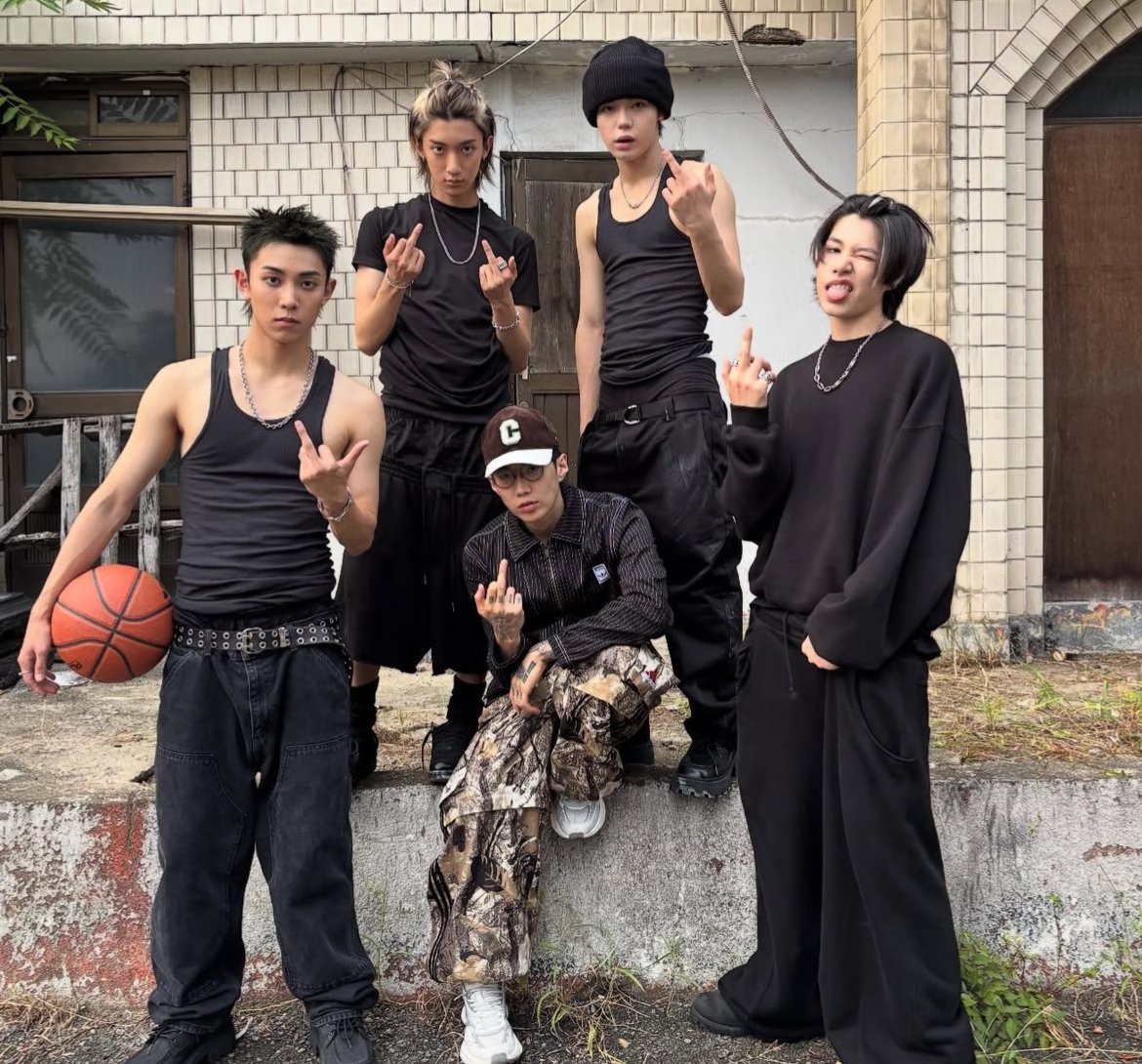朴載範新男團 LNGSHOT 全員比中指惹議! 網友傻眼:「根本是 8+9!」