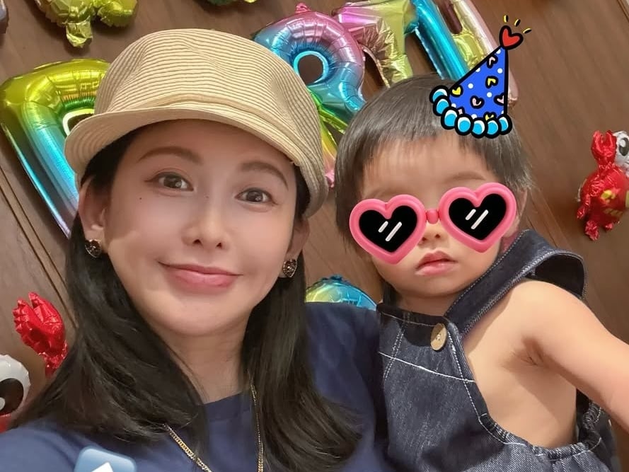 簡愷樂近況曝光！IG 首度曬出正面照，42 歲狀態引網讚：「最美媽媽！」