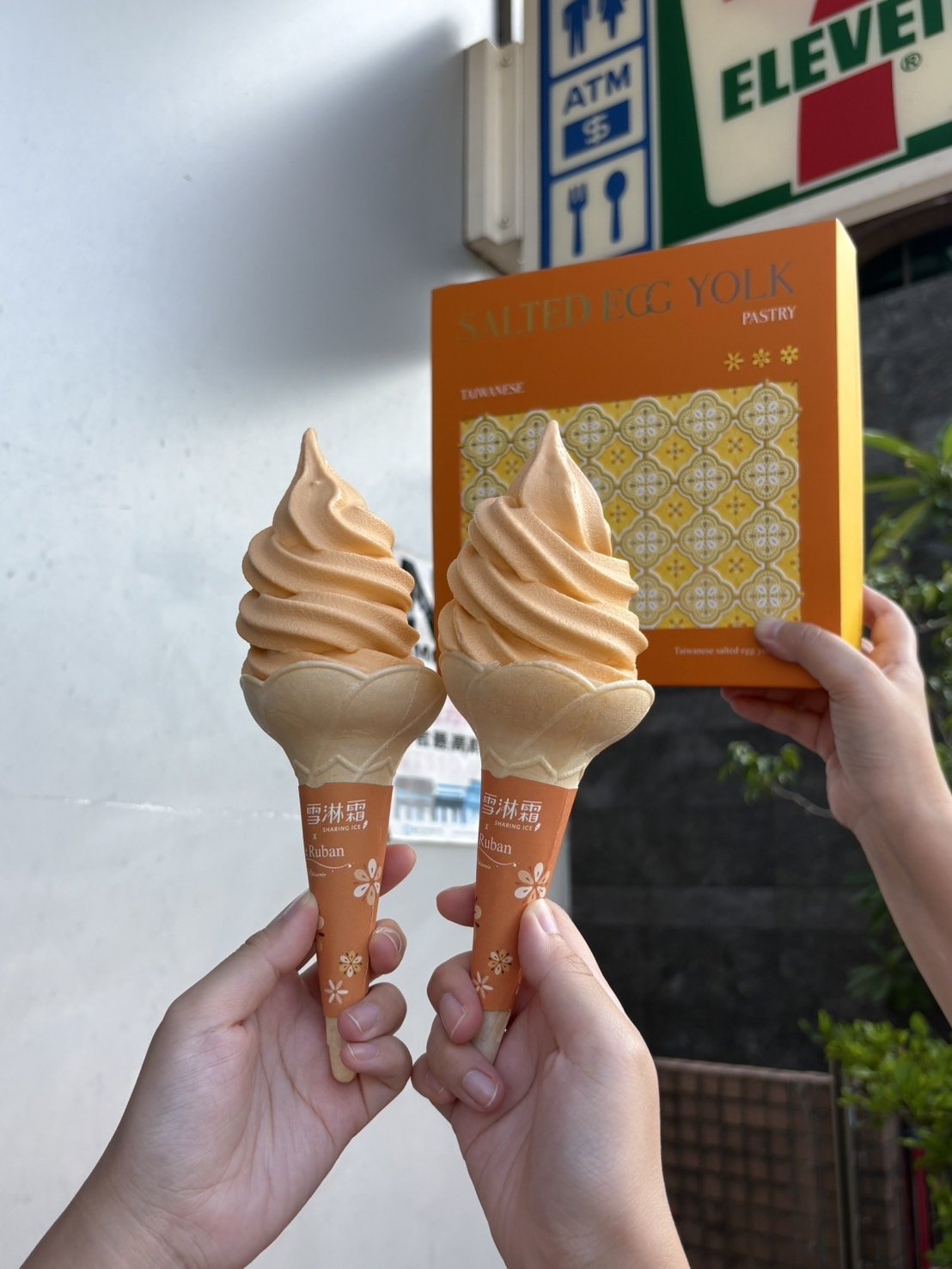 超商 10 月最新霜淇淋冰品口味：全家香菜霜淇淋、7-11 鹹蛋黃霜淇淋⋯你敢嘗試？