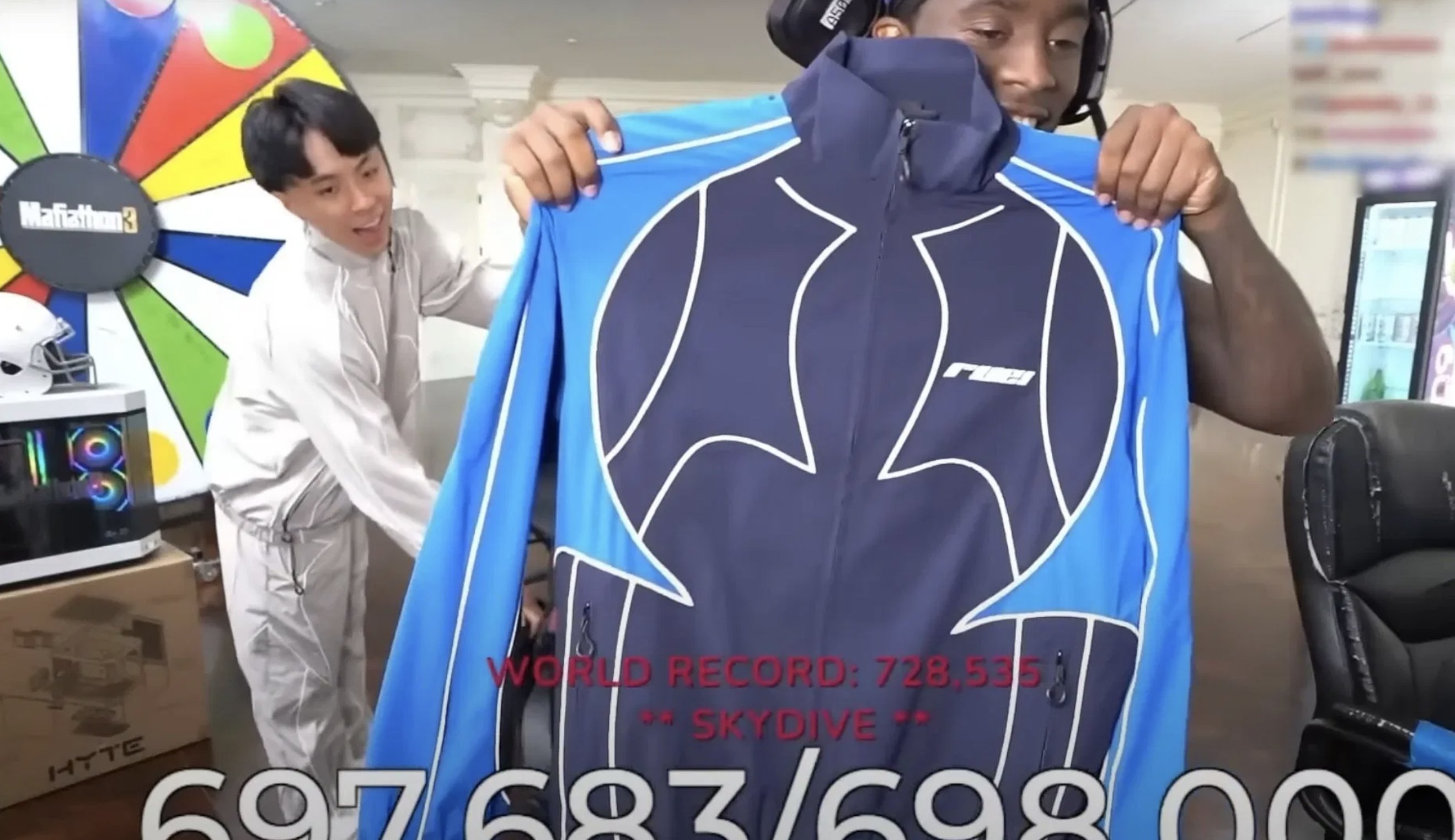 最強外交官 Ray 的服裝品牌 RUEI 誕生！Kai Cenat 親自上身整套展現滿滿帥度！