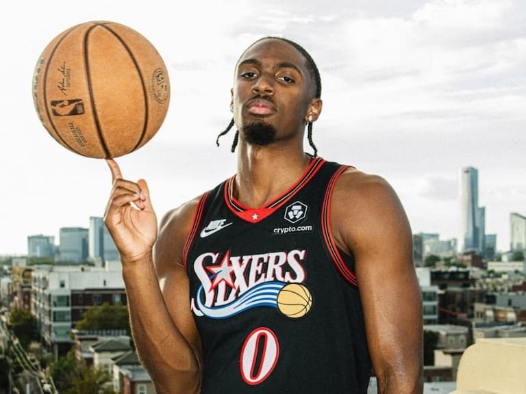 NBA／費城 76 人新賽季「黑色流星」經典球衣確定回歸！致敬 Allen Iverson 戰神傳奇！