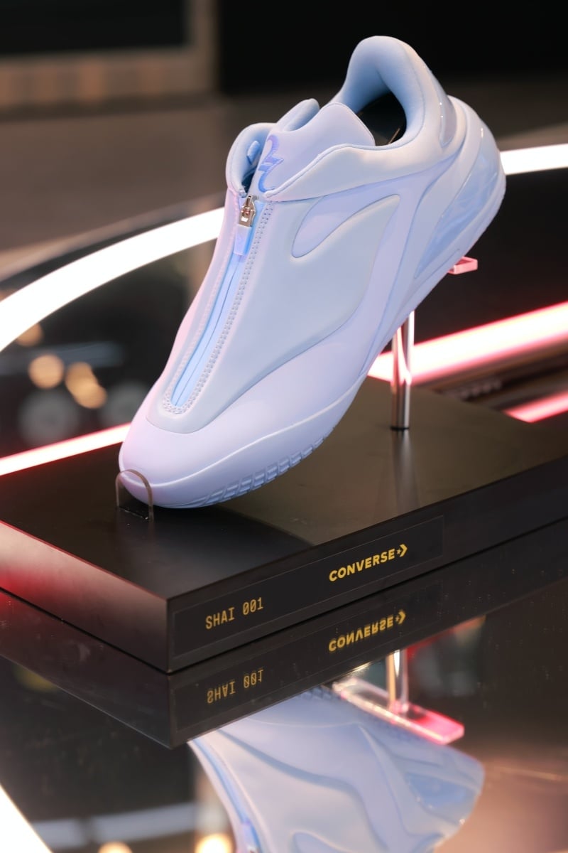 SGA 簽名球鞋 NBA Store 台北搶先預覽！巨大化 Converse SHAI 001 太吸睛！