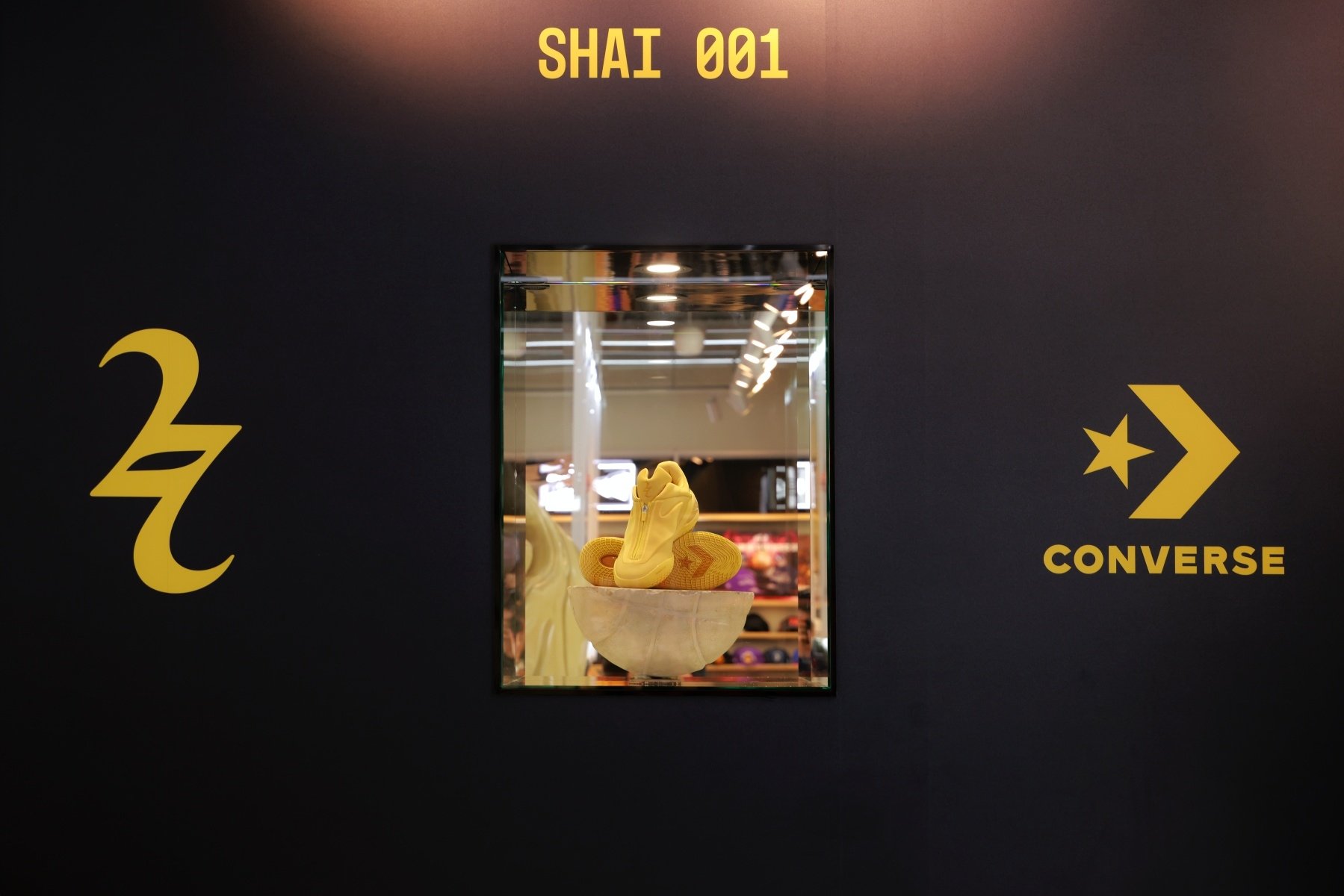 SGA 簽名球鞋 NBA Store 台北搶先預覽！巨大化 Converse SHAI 001 太吸睛！