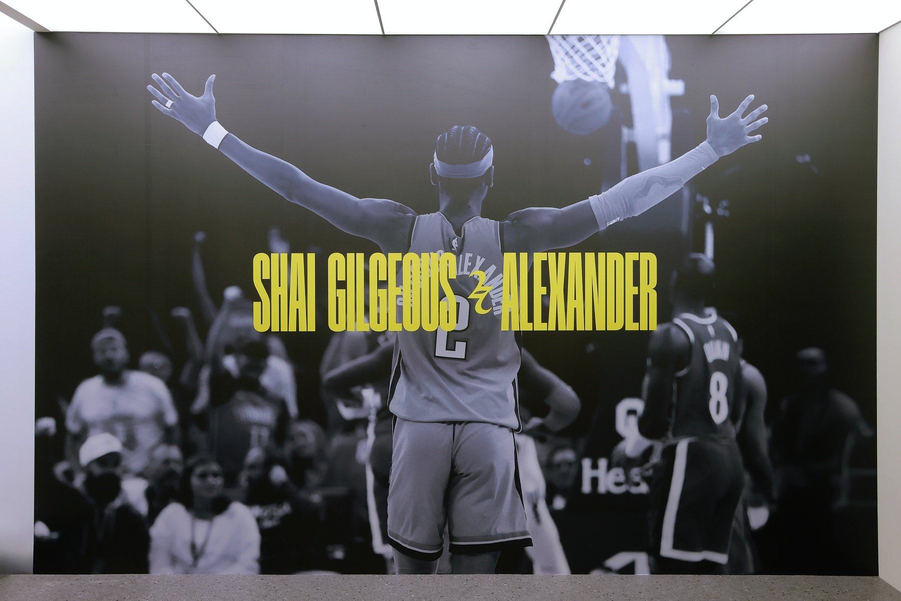 SGA 簽名球鞋 NBA Store 台北搶先預覽！巨大化 Converse SHAI 001 太吸睛！