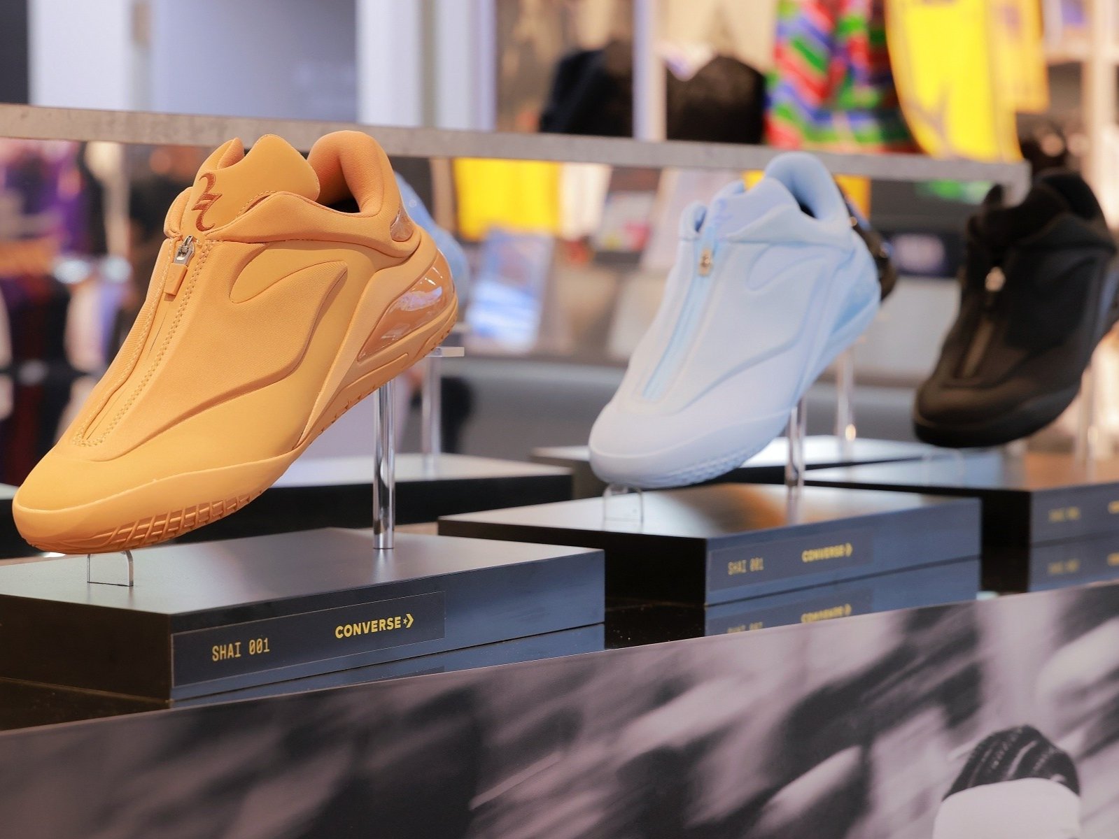 SGA 簽名球鞋 NBA Store 台北搶先預覽！巨大化 Converse SHAI 001 太吸睛！