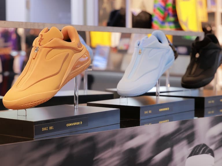 SGA 簽名球鞋 NBA Store 台北搶先預覽!巨大化 Converse SHAI 001 太吸睛!