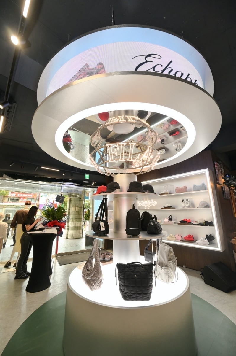 FILA 1911 TAIPEI 時尚概念店盛大開幕！韓韶禧同款 Echappe 薄底鞋⋯最新系列都在這！