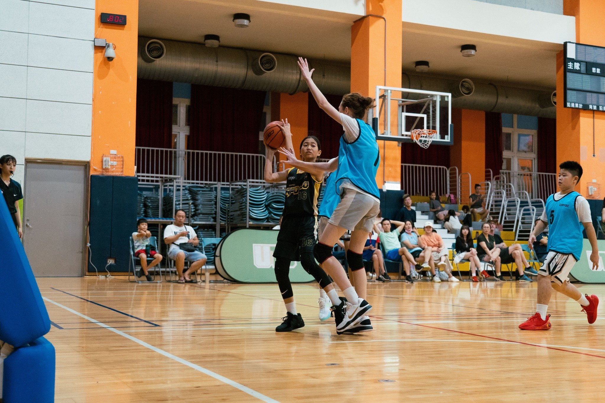 U19 籃球聯盟/混血女將石書易 11 歲身高 181 公分!台灣籃壇未來新生代焦點!