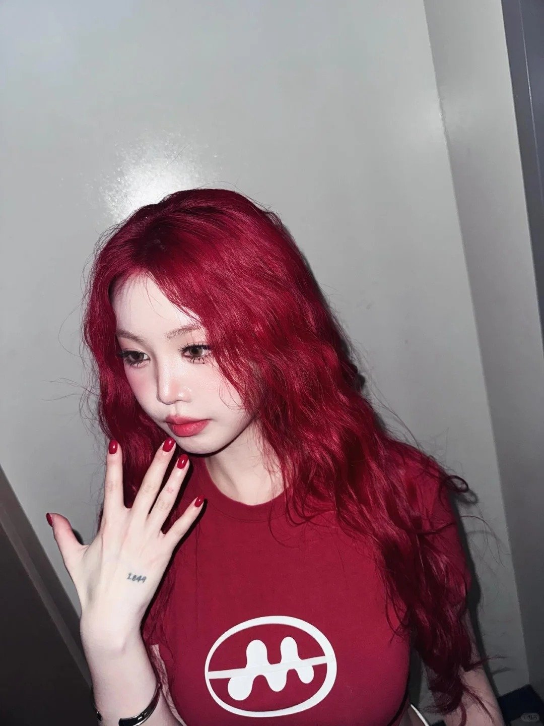i-dle 舒華私下與前成員徐穗珍烤肉聚會，「手部刺青」露餡引韓網熱議！
