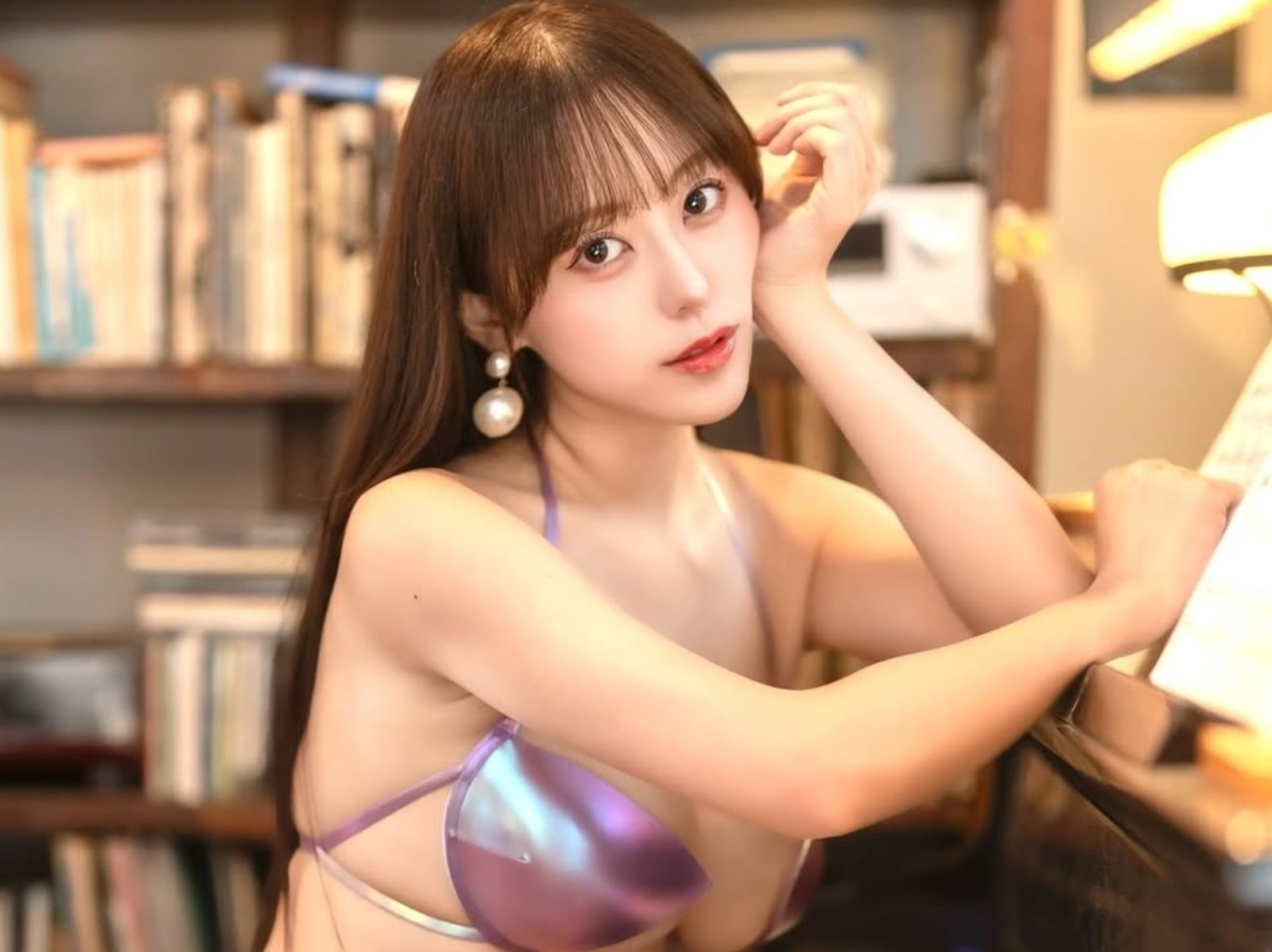 音羽美奈自帶兇猛火力彈奏鋼琴，聽覺、視覺一次滿足猛吸萬人朝聖！【野生抓正妹】