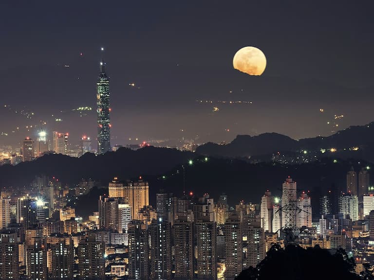2025 中秋節賞月時間、天文現象⋯懶人包一次看！