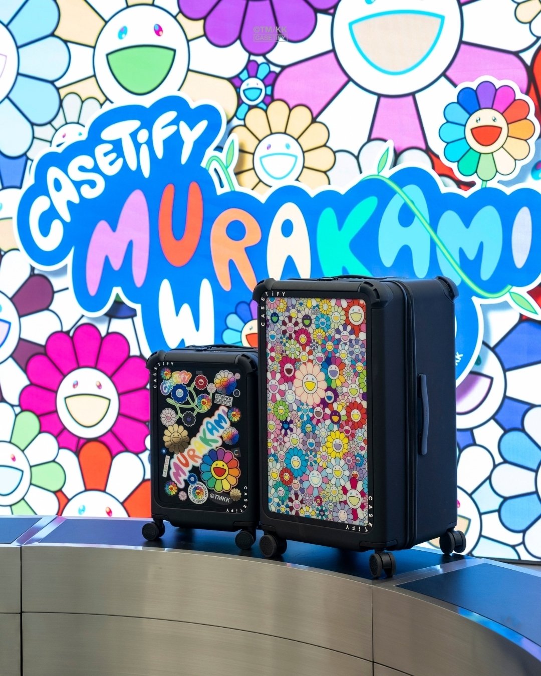 村上隆 x CASETiFY 全新聯名系列盛大登場!太陽花手機殼、行李箱都太欠收!