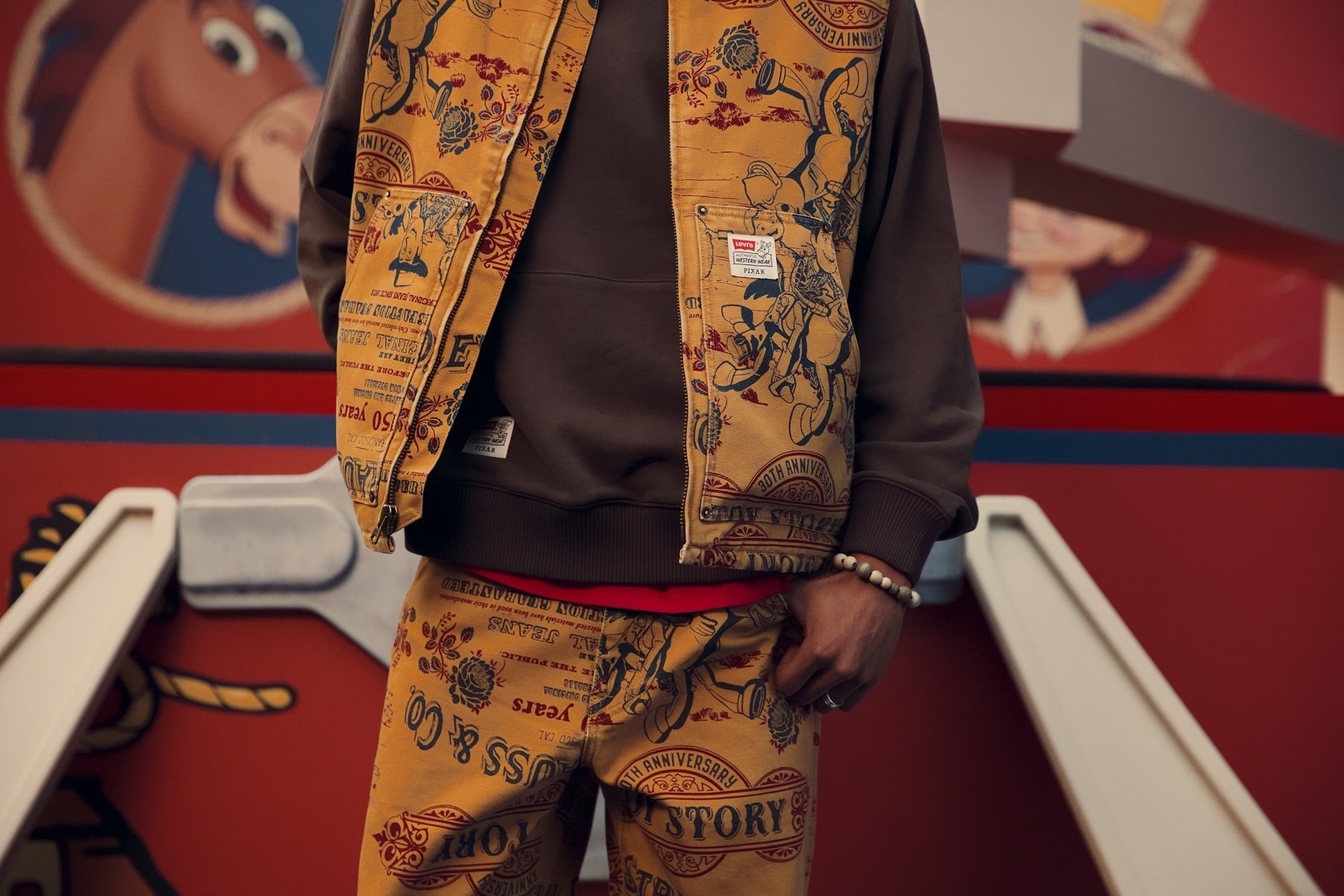 玩具總動員 30 年了！Levi’s® 與 Pixar 攜手推出西部風聯名系列
