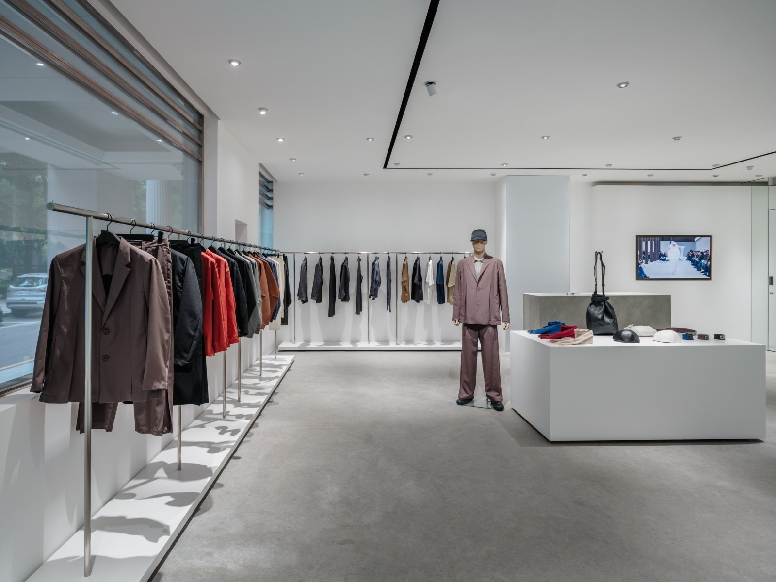全部都用「一塊布」打造！三宅一生男裝副線 IM MEN 品牌快閃特展登場