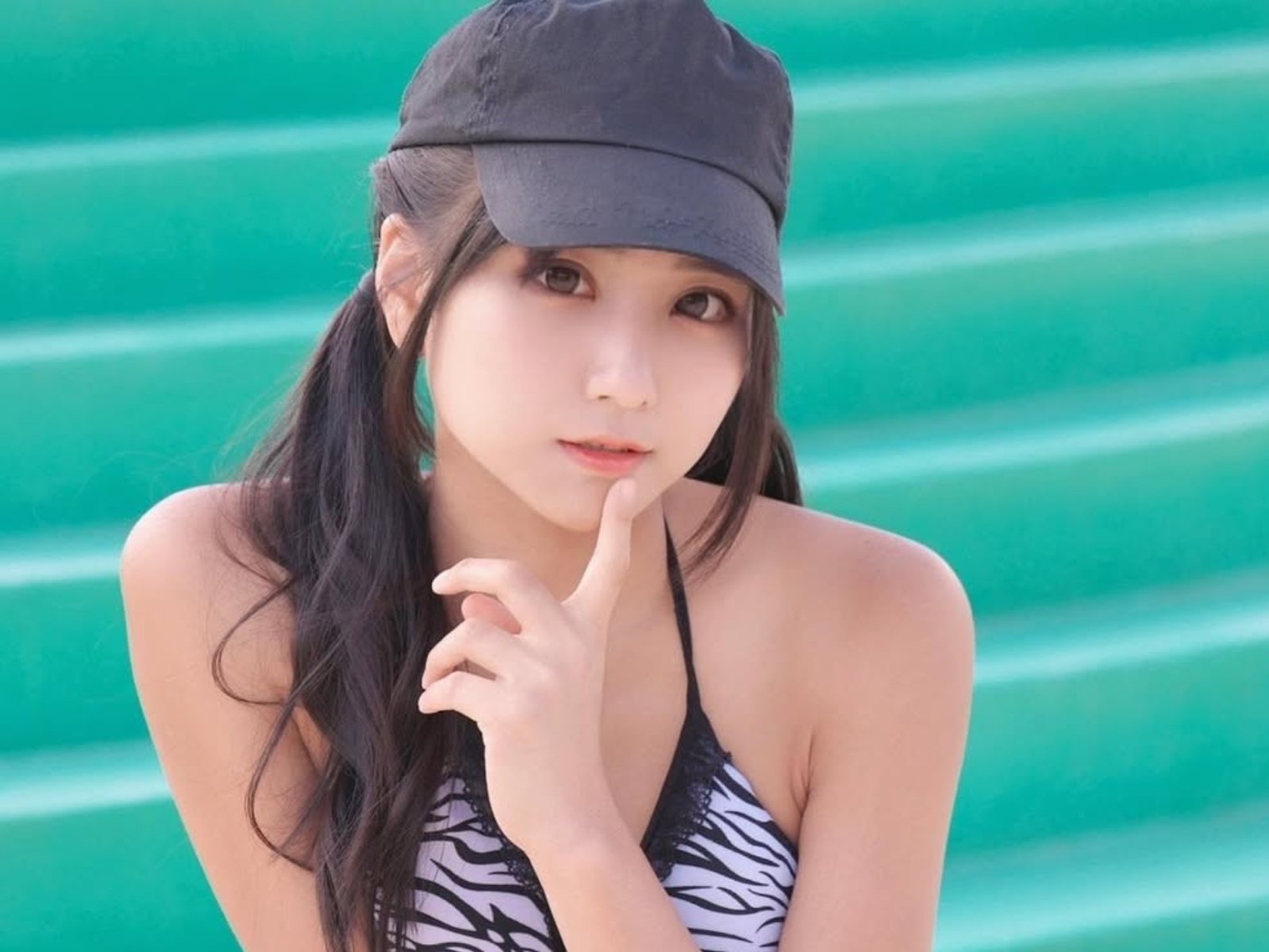 日本正妹 Coser 柳丸驚傳離世！曾靠經典一字馬爆紅成絕響！【野生抓正妹】