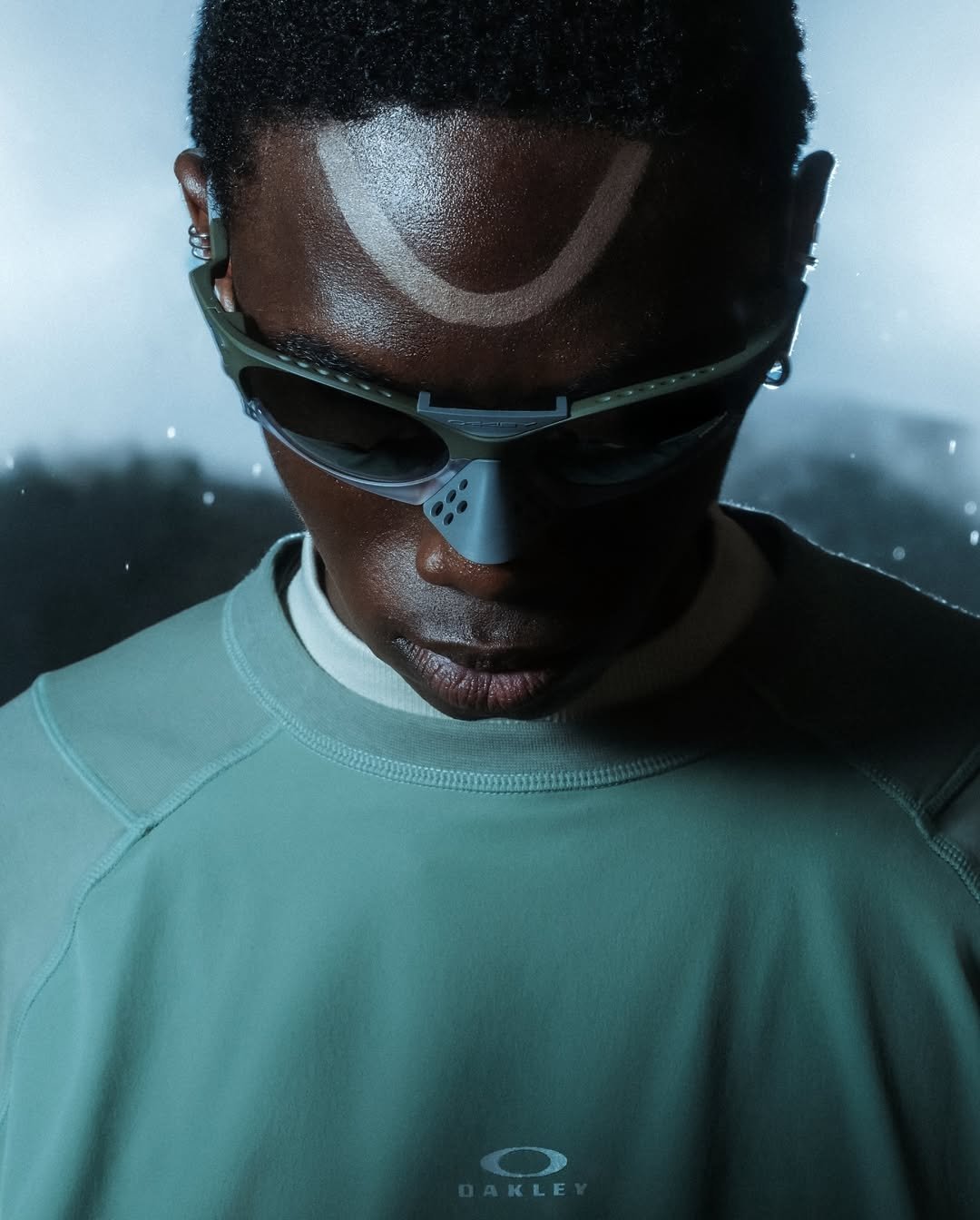 OAKLEY 服裝領域完全展開！2025 秋冬系列將戶外、科技、實驗性完美融合！