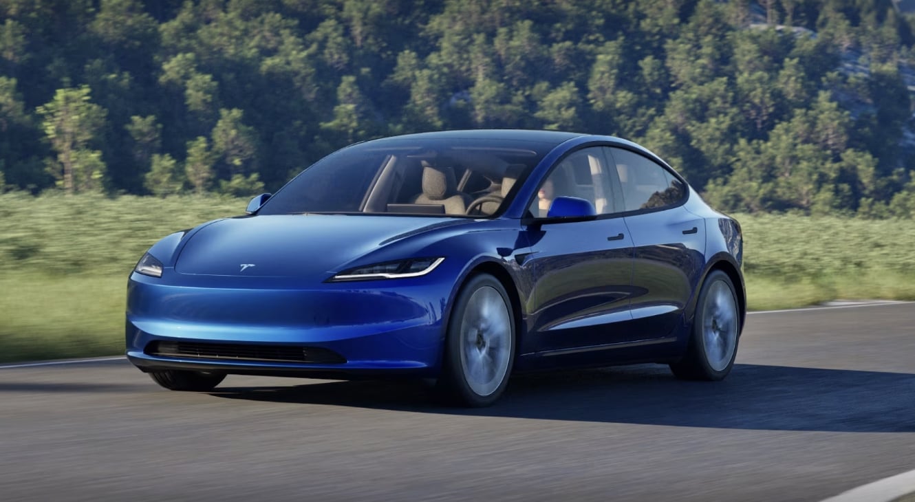 特斯拉 Model 3 方向燈撥桿正式回歸！官方認了：「刪太多！」