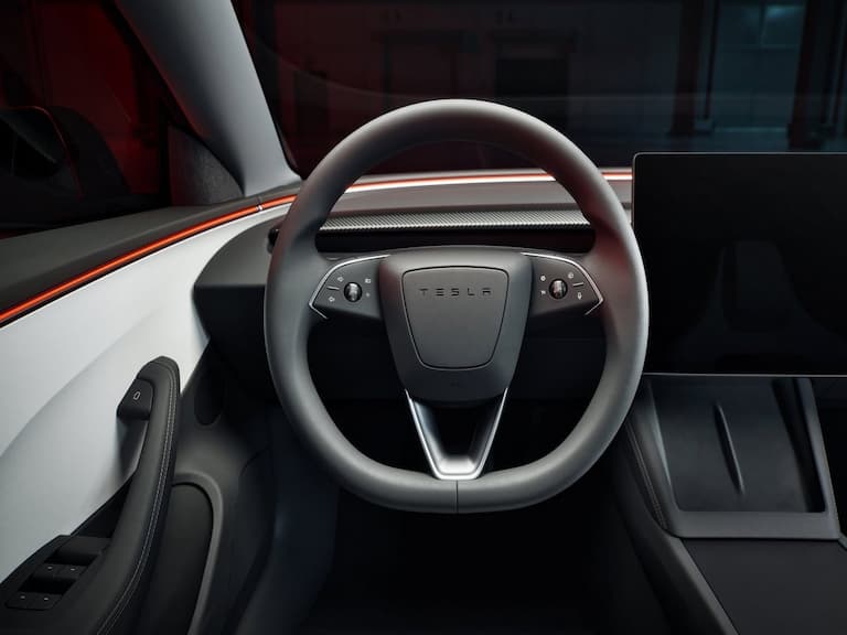 特斯拉 Model 3 方向燈撥桿正式回歸！官方認了：「刪太多！」