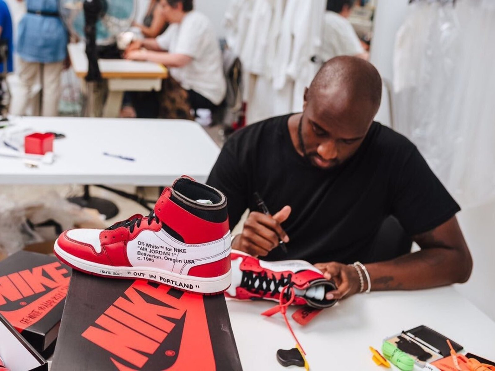 Virgil Abloh 特展登場！從 Off-White 到 Louis Vuitton：Virgil Abloh 如何改寫時尚語言？