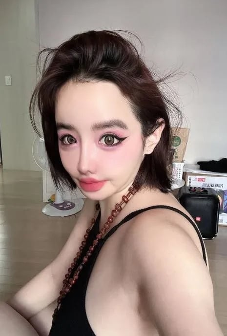 朴春 IG 退追 2NE1 成員僅留李敏鎬！掀起團內情誼生變謠言！