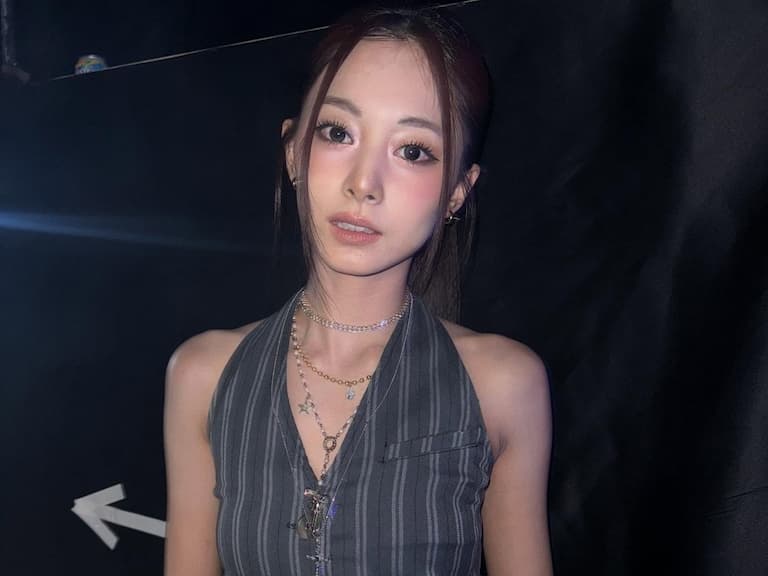 TWICE 周子瑜以中文致詞引盛讚！成員笑喊：「該不會偷說我們壞話吧？」