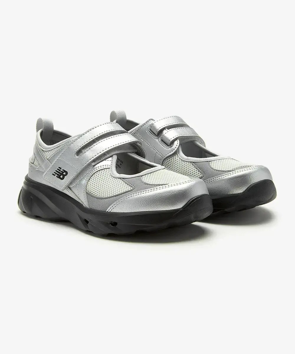 2025 年高顏值「瑪莉珍運動鞋」10 雙盤點！HOKA、NB、adidas⋯機能與時尚兼具的最火單品！
